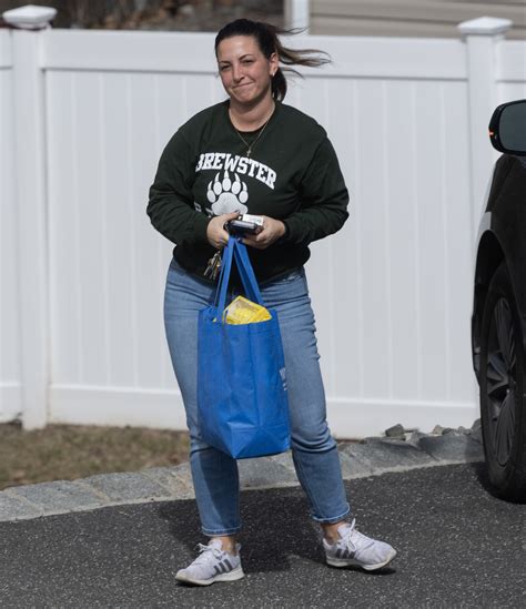 andie rosafar|New Fairfield school cleared Andie Rosafort weeks。